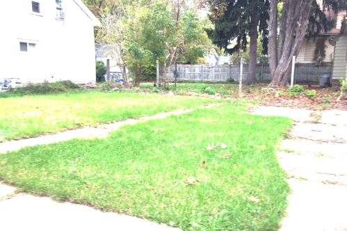 4910 Fairmount Ave, Milwaukee, WI 53218-4338