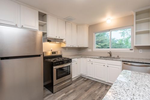 8084 Grandview Dr, Milwaukee WI  53223-3429 exterior