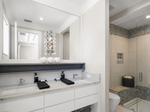 3841 Crayton Rd, Naples FL 34103-3528 exterior