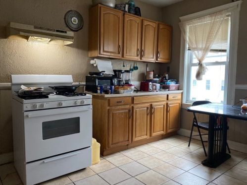 55 Vernon St, Worcester MA 01610-1935 exterior