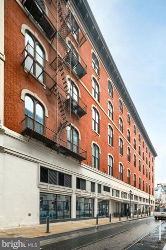 105 12th St, Philadelphia PA  19107-4809 exterior