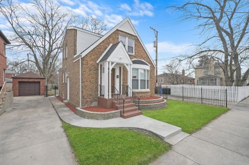 8247 Oglesby Ave, Chicago IL  60617-1927 exterior