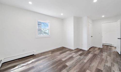 936 Harding St, Bohemia NY 11716-2102 exterior