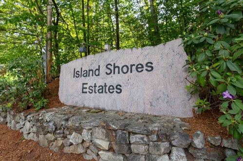 18 Vinton Dr, Concord NH 03303-1584 exterior