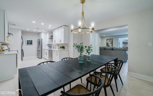 25 Chaumont Sq, Atlanta GA  30327-1088 exterior