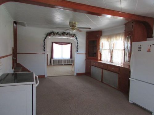 1107 Viebahn St, Manitowoc WI 54220-6502 exterior