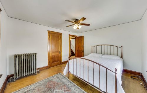 1818 Lunt Ave, Chicago IL 60645-3005 exterior