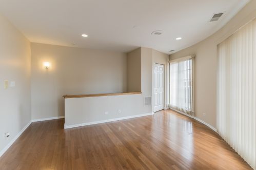 2014 Lincoln Ave, Chicago IL 60614-4598 exterior