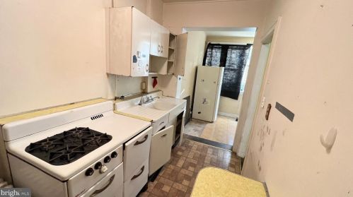 225 Cromwell Ter, Washington DC 20002-1029 exterior