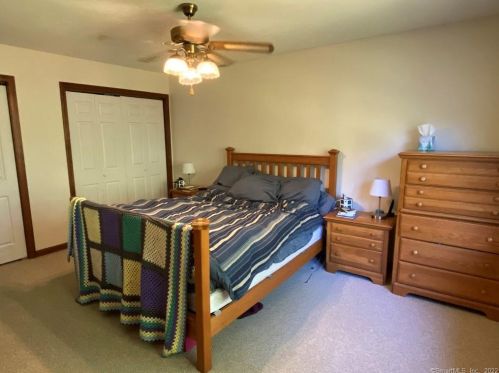 22 Bridle Path Ln, Manchester CT 06042-8303 exterior