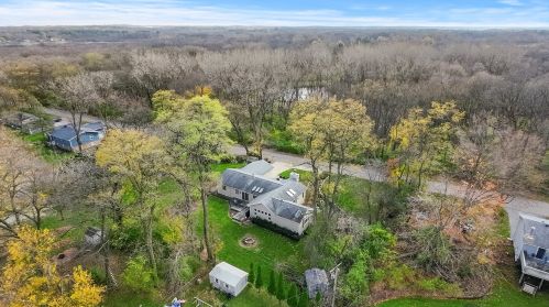 9006 Vine Ave, Bull Valley IL 60097-8243 exterior