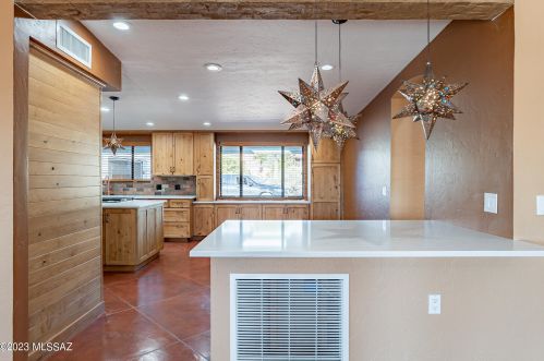 4305 Avenida Del Cazador, Tucson AZ  85718-7065 exterior