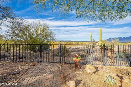 2621 Peter Seward Dr, Tucson AZ 85745-9611 exterior