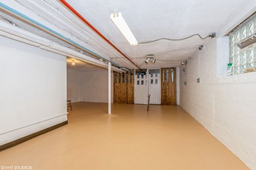 8029 Eberhart Ave, Chicago IL 60637-2411 exterior