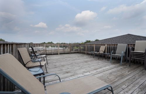 2720 Cortland St, Chicago IL 60647-5181 exterior