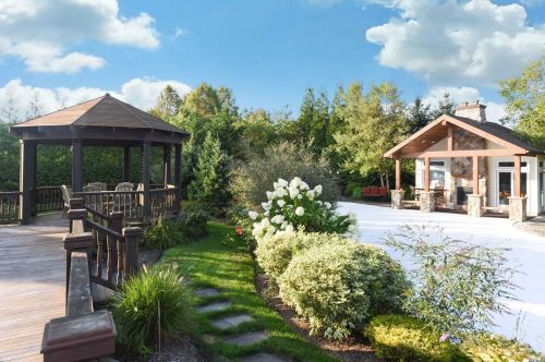 109 Elmwood Dr, Huntington Station NY 11746-5658 exterior