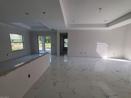 2983 6th St, Naples, FL 34120-1330