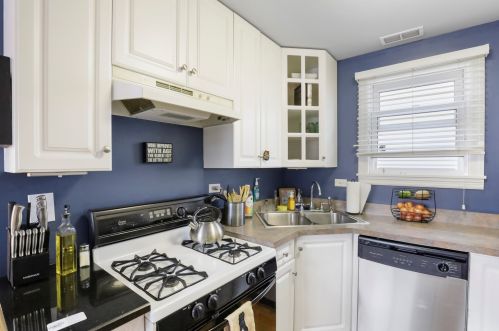 3429 Oakley Ave, Chicago IL 60608-6027 exterior