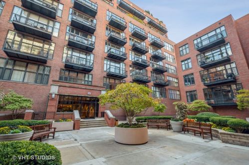 333 Hubbard St, Chicago IL 60654-4923 exterior