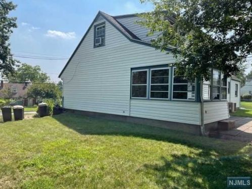 651 5th Ave, River Edge NJ  07661-1440 exterior