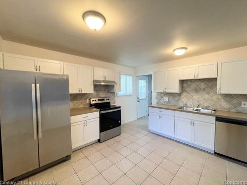 24099 Mcdonald St, Dearborn Heights MI  48125-1921 exterior