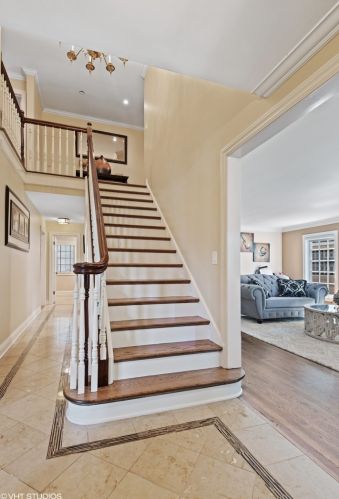 6515 Leroy Ave, Chicago, IL 60712-3219