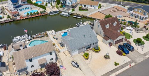 58 Ocean Gate Ave, Berkeley Township NJ 08721-1420 exterior