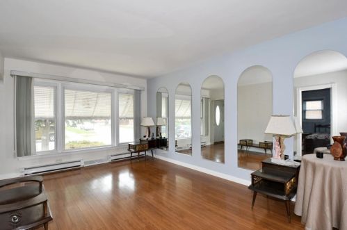 6658 64th St, Chicago, IL 60638-4916