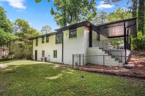 1689 Laurelwood Dr, Atlanta GA 30311-3800 exterior