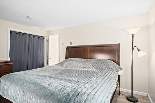 39 Tra Mart Dr, Uncasville CT  06382-1115 exterior