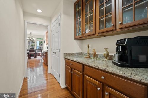 6802 Morning Brk Ter, Alexandria VA 22315-6117 exterior