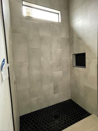 681 93 Ave, Naples FL 34108-2438 exterior