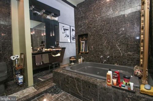 1225 6 St, Philadelphia PA 19147-4828 exterior