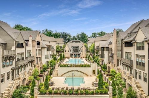 6562 Beacon Dr, Atlanta GA 30328-4204 exterior