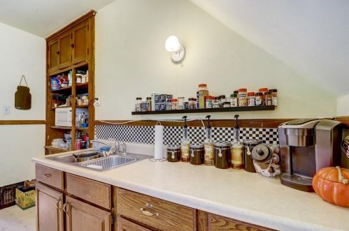 2943 Newhall St, Milwaukee WI 53211-3224 exterior