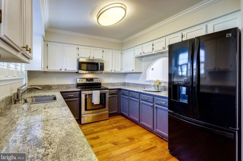 6026 Lands End Ln, Alexandria VA 22315-2669 exterior