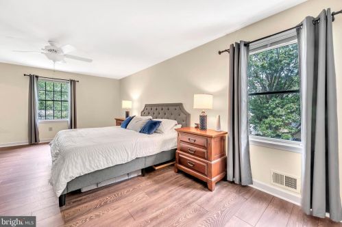 47 Crestwood Dr, Trenton NJ 08690-1936 exterior