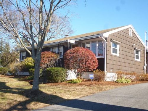 14 Alexander Rd, Worcester MA  01606-3504 exterior