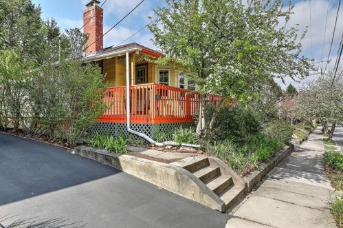 102 Edgehill Rd, Providence RI  02906-1929 exterior