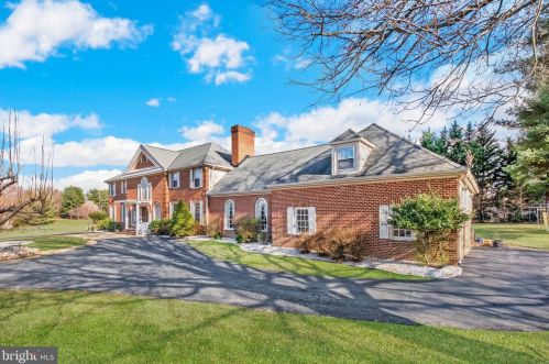 10600 Barn Wood Ln, Rockville MD  20854-1324 exterior