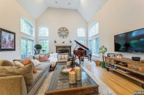 9 Blackledge Ct, Closter NJ  07624-3231 exterior