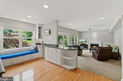 13368 Point Rider Ln, Herndon VA  20171-3812 exterior