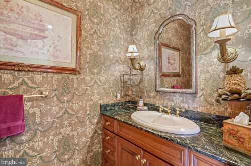 11300 Glen Rd, Rockville MD 20854-1849 exterior