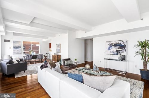 1425 Locust St, Philadelphia PA  19102-3832 exterior