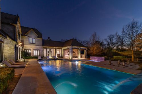 44 Overhills Dr, Saint Louis, MO 63124-1532