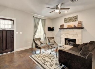1011 38th 1/2 St, Austin TX  78751-5218 exterior