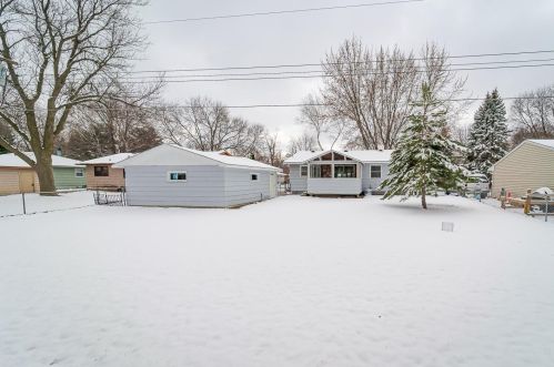 2093 Emerald Ln, Saint Paul MN 55122-2810 exterior