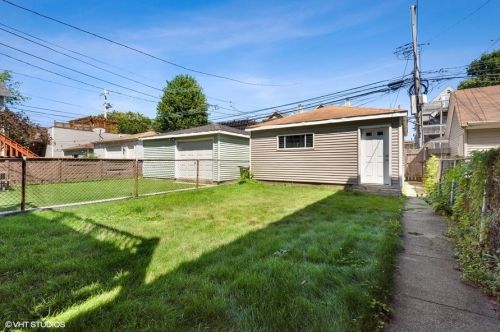 4103 Oakley Ave, Chicago IL 60609-2222 exterior