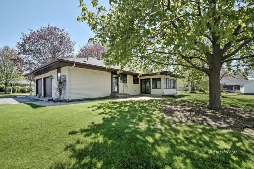 810 Bunker St, Bull Valley IL 60098-3941 exterior