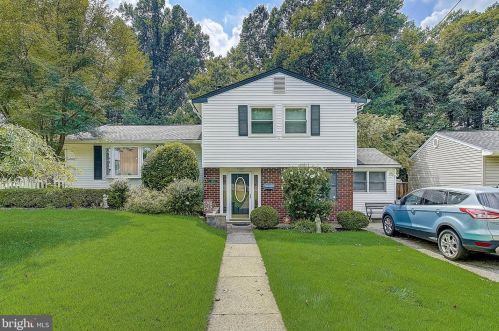 8912 Alicia St, Philadelphia, PA 19115-3513